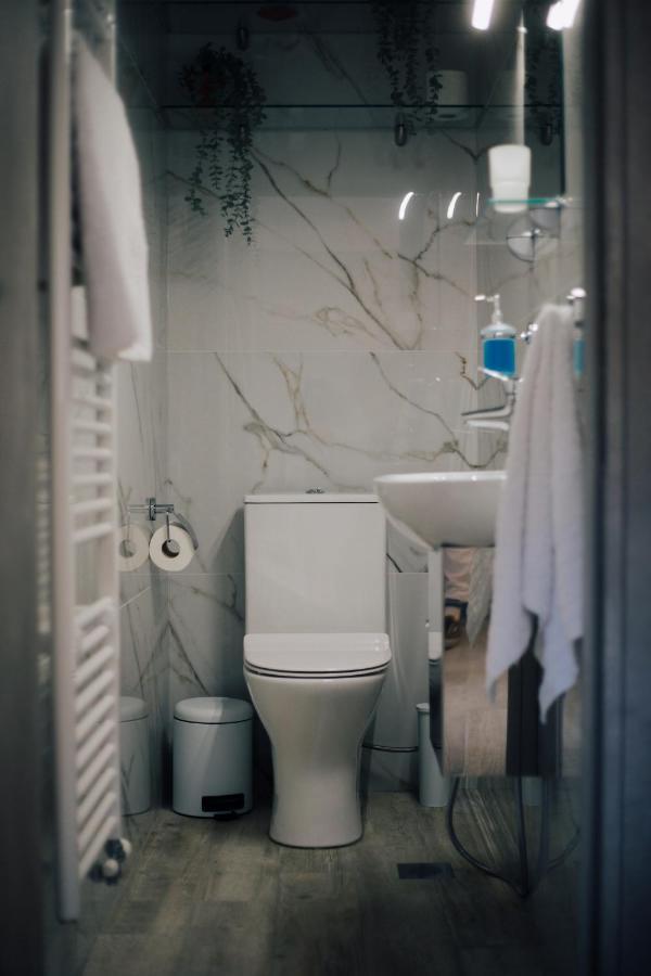 Appartement Το Σπίτι Της Ευτυχίας Σουίτα à Karpenísion Extérieur photo
