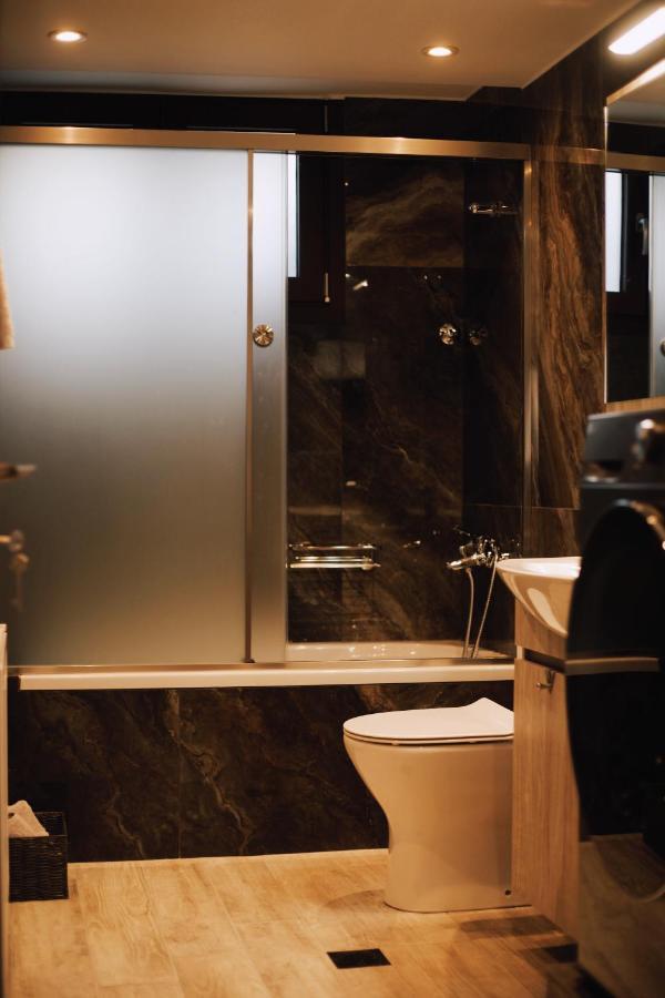 Appartement Το Σπίτι Της Ευτυχίας Σουίτα à Karpenísion Extérieur photo