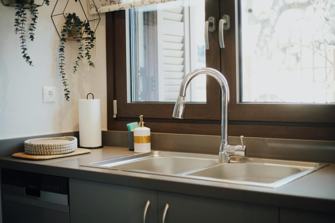 Appartement Το Σπίτι Της Ευτυχίας Σουίτα à Karpenísion Extérieur photo