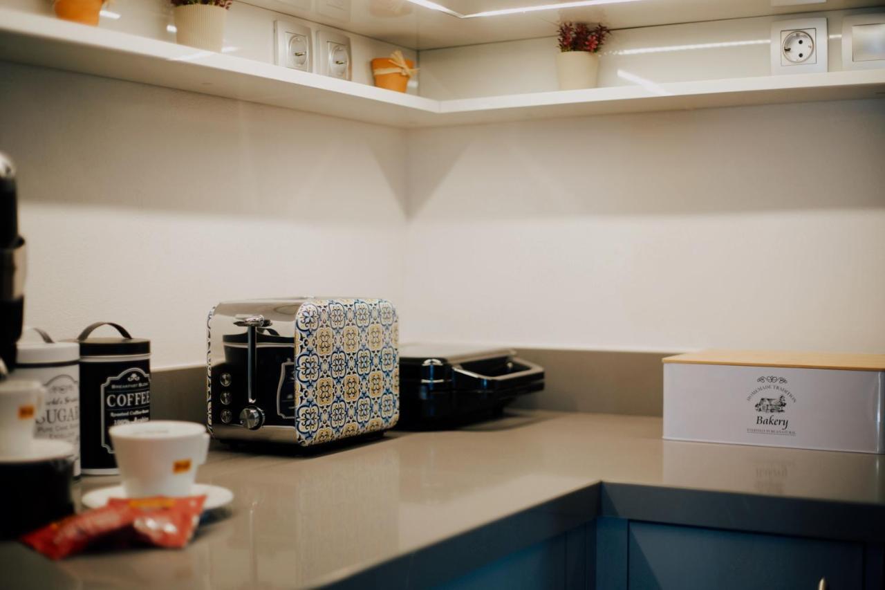 Appartement Το Σπίτι Της Ευτυχίας Σουίτα à Karpenísion Extérieur photo